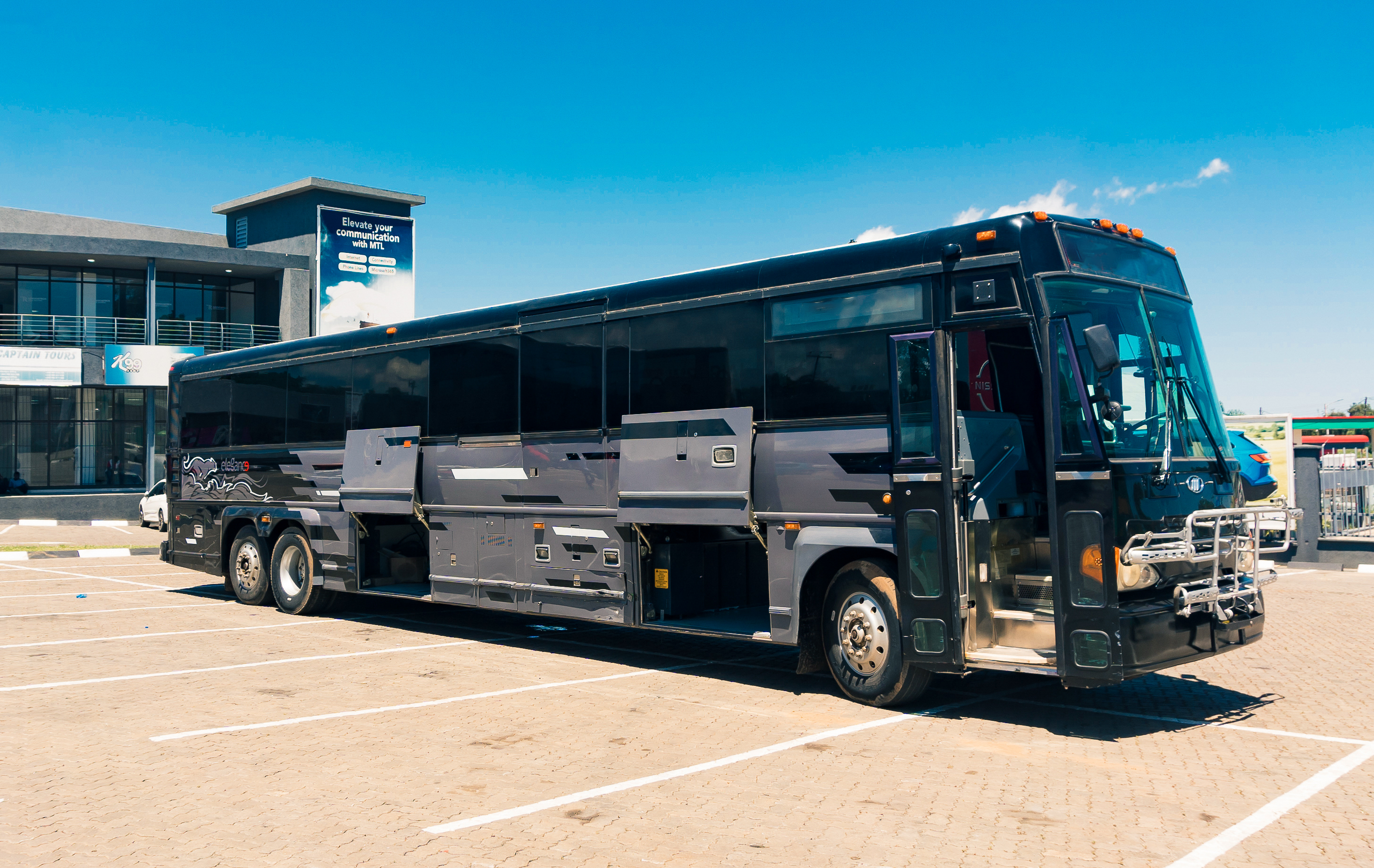 Executive coach boarding